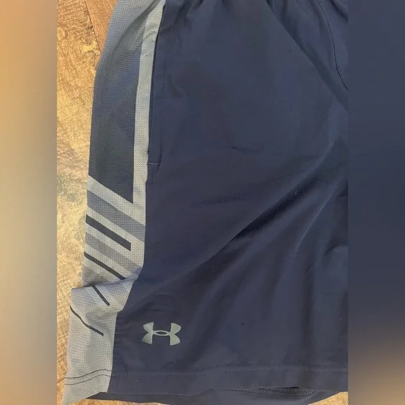 Under Armour Mens shorts 2 pairs Sz large loose fit - Picture 3 of 7